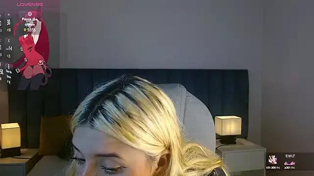 april_bunnyy on StripChat 