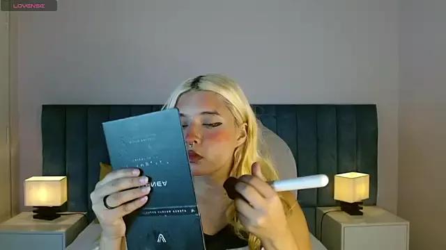 april_bunnyy on StripChat 