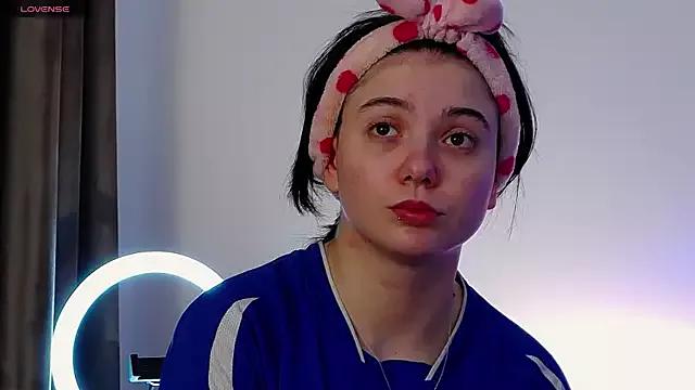Avery-- on StripChat 
