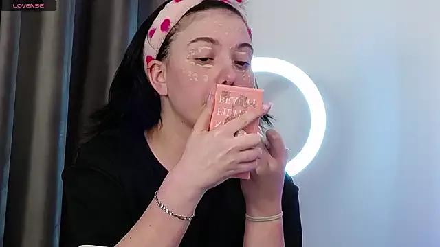 Avery-- on StripChat 