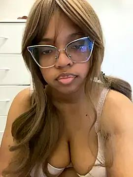 AwkwardJasminee on StripChat