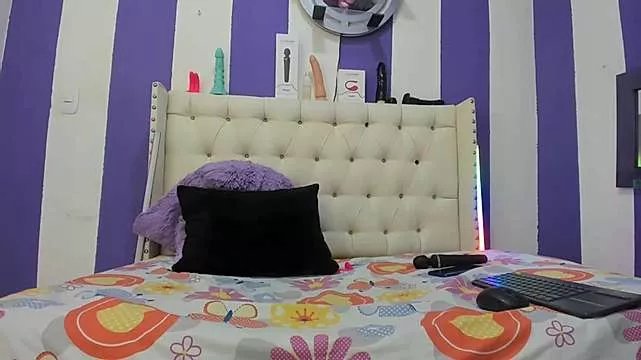 Offline bigass_monic on StripChat