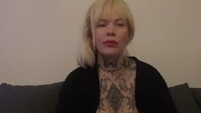 Offline blondy40 on StripChat