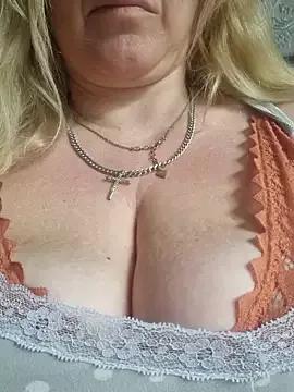 Bouncy-Bella28X on StripChat 