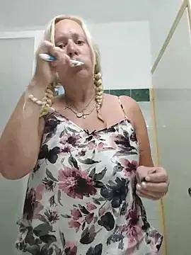 Bouncy-Bella28X on StripChat 