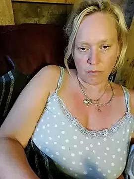 Bouncy-Bella28X on StripChat 