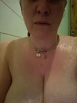 Bouncy-Bella28X on StripChat 