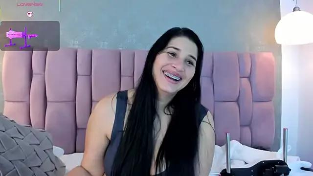 Freechat brithanyadams23 on StripChat