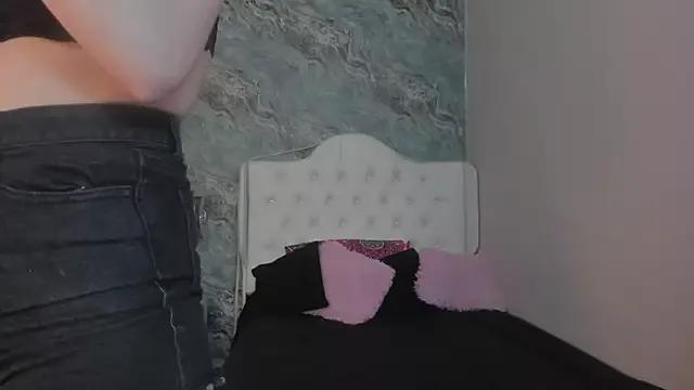 CAMILLEN_PETTID on StripChat 