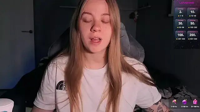 Freechat candy_maggie on StripChat