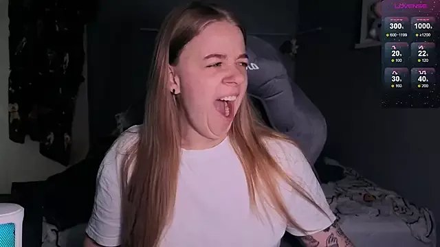 Freechat candy_maggie on StripChat