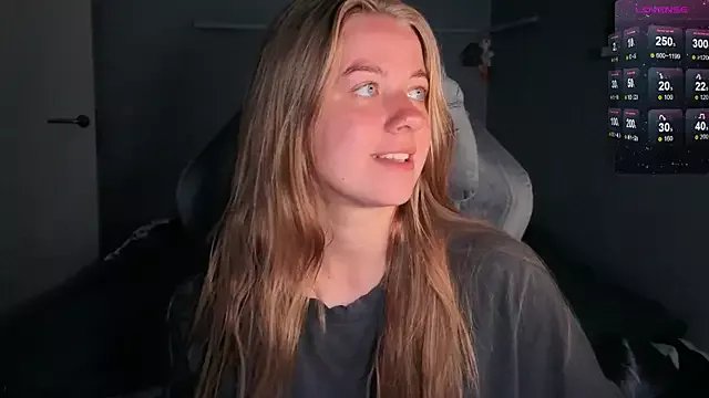 Freechat candy_maggie on StripChat