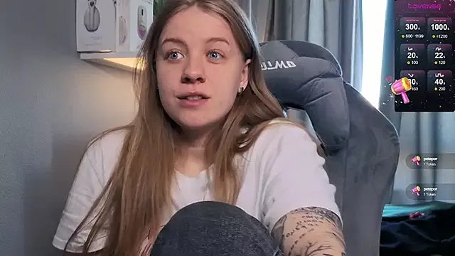 Freechat candy_maggie on StripChat