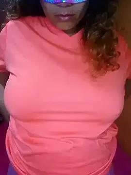 Canela_2020 on StripChat