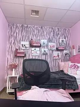 CharismaaBanx on StripChat