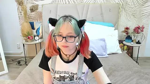 CoralineYoung on StripChat 