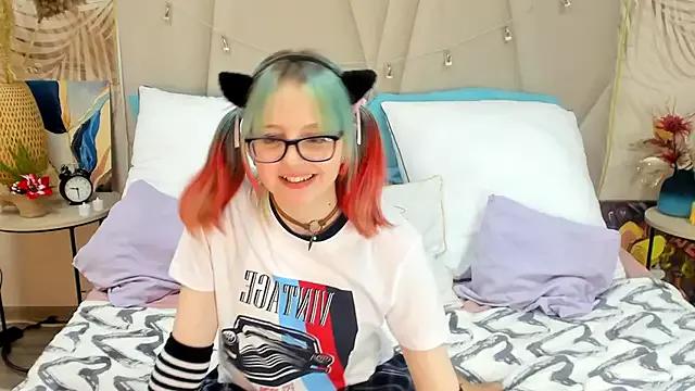CoralineYoung on StripChat 