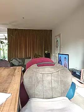 cumtomama on StripChat