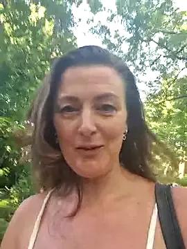 cumtomama on StripChat