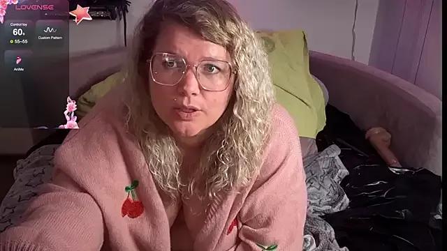 Freechat CurvyAnonymousGirl89 on StripChat