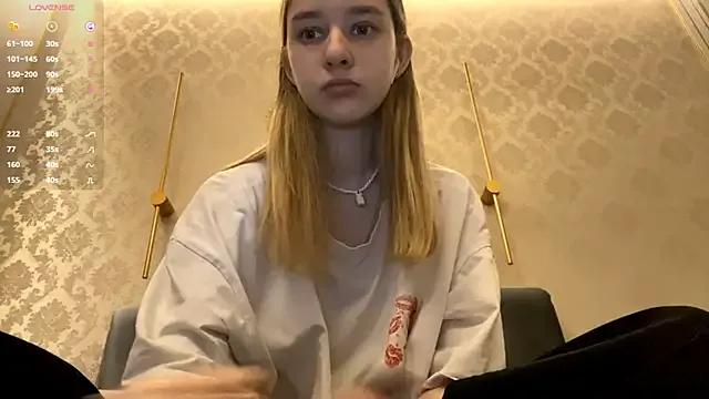 DanaCore on StripChat 