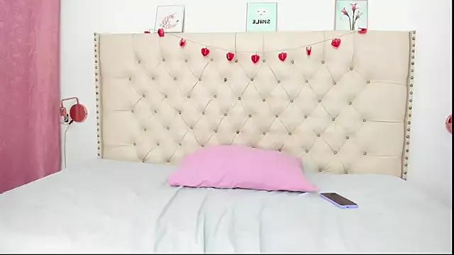dolly_glasses on StripChat