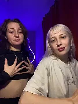 Freechat Dooubletroublee on StripChat