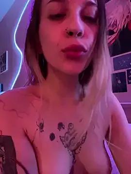Freechat Dooubletroublee on StripChat
