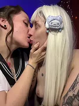 Freechat Dooubletroublee on StripChat