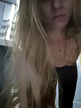 eatmeplease44 on StripChat