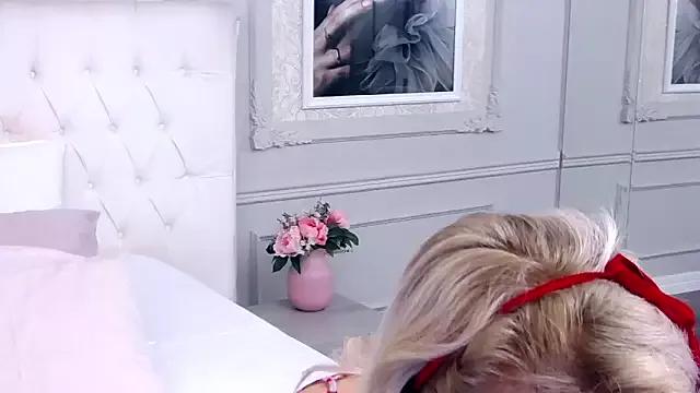 ElenaJuarez on StripChat 