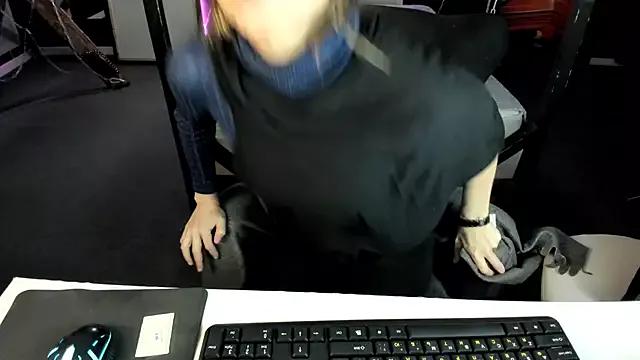 Elizabe_th on StripChat 