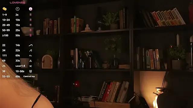 Freechat ellliefrost on StripChat