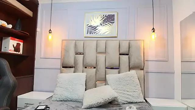 Emelie_Ch1 on StripChat