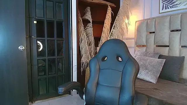 Emelie_Ch1 on StripChat