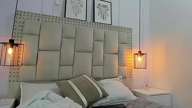 Emelie_Ch1 on StripChat