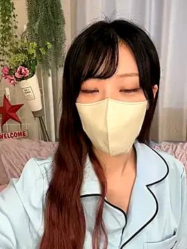 emiiiii1001 on StripChat