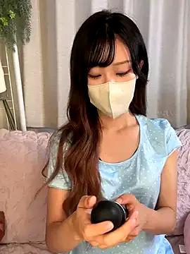 emiiiii1001 on StripChat