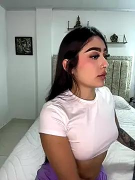 EmiilyEvans_ on StripChat 