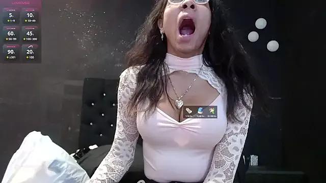EmilyGomezLS on StripChat 