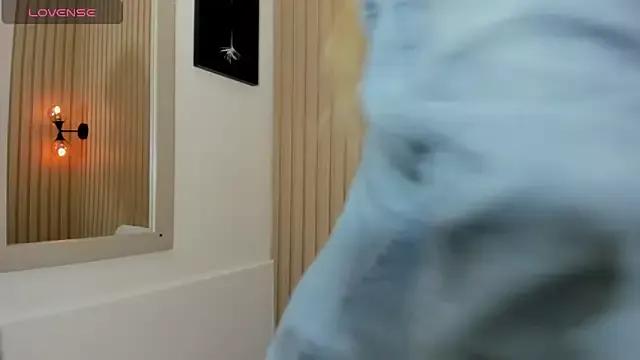 emma_collson on StripChat 