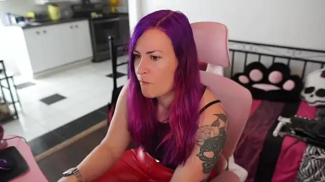 Freechat gennyrock on StripChat