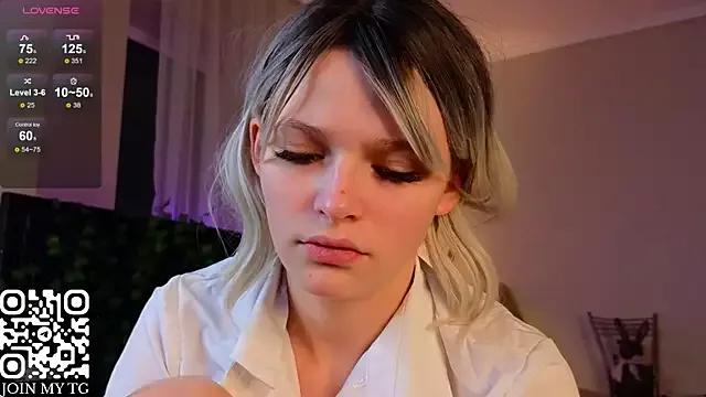 GillianHallman on StripChat 