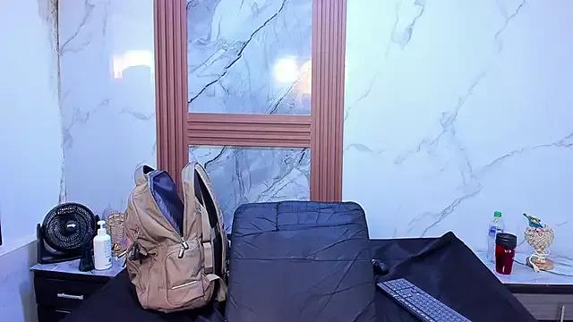 HannyMansonh on StripChat 