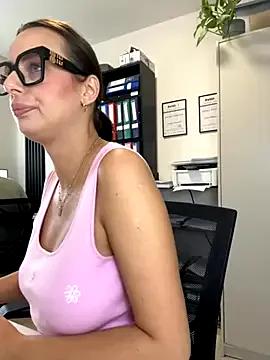 Hii_Lolla on StripChat