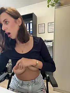 Hii_Lolla on StripChat