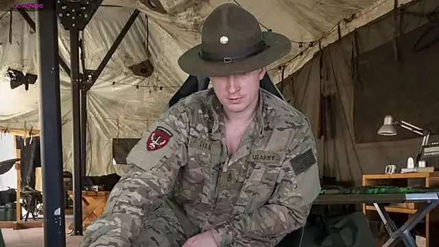 Offline hornystripman97 on StripChat