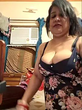 Hot_Queen77 on StripChat