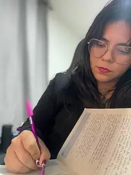 JulianaCastillo on StripChat