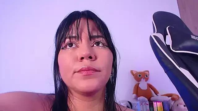 JulianaCastillo on StripChat